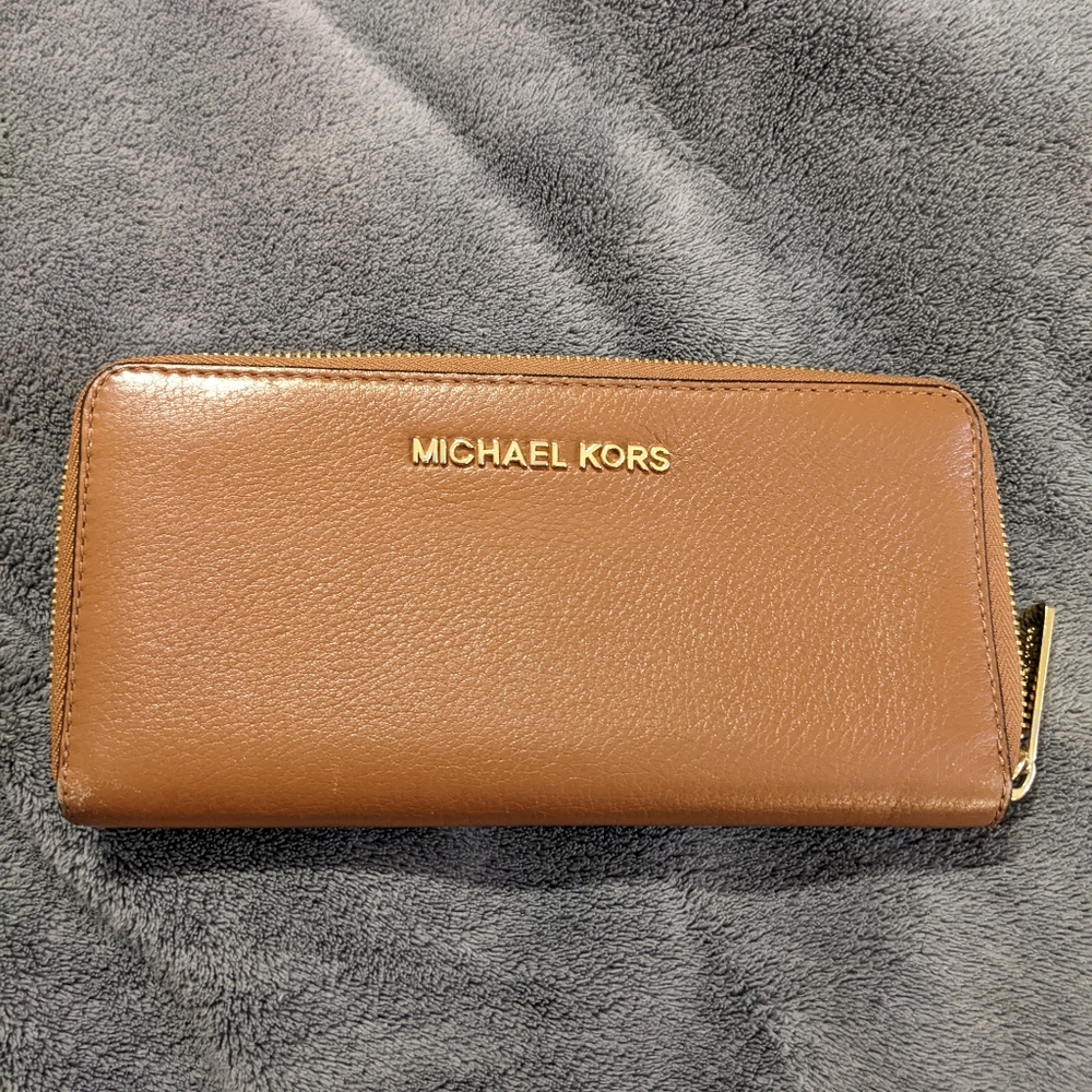 Michael Kors - Multipurpose Wallet - Used